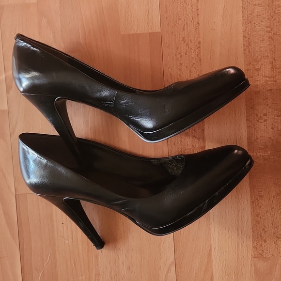 Nine West Platform Pump - Picture 7 of 8